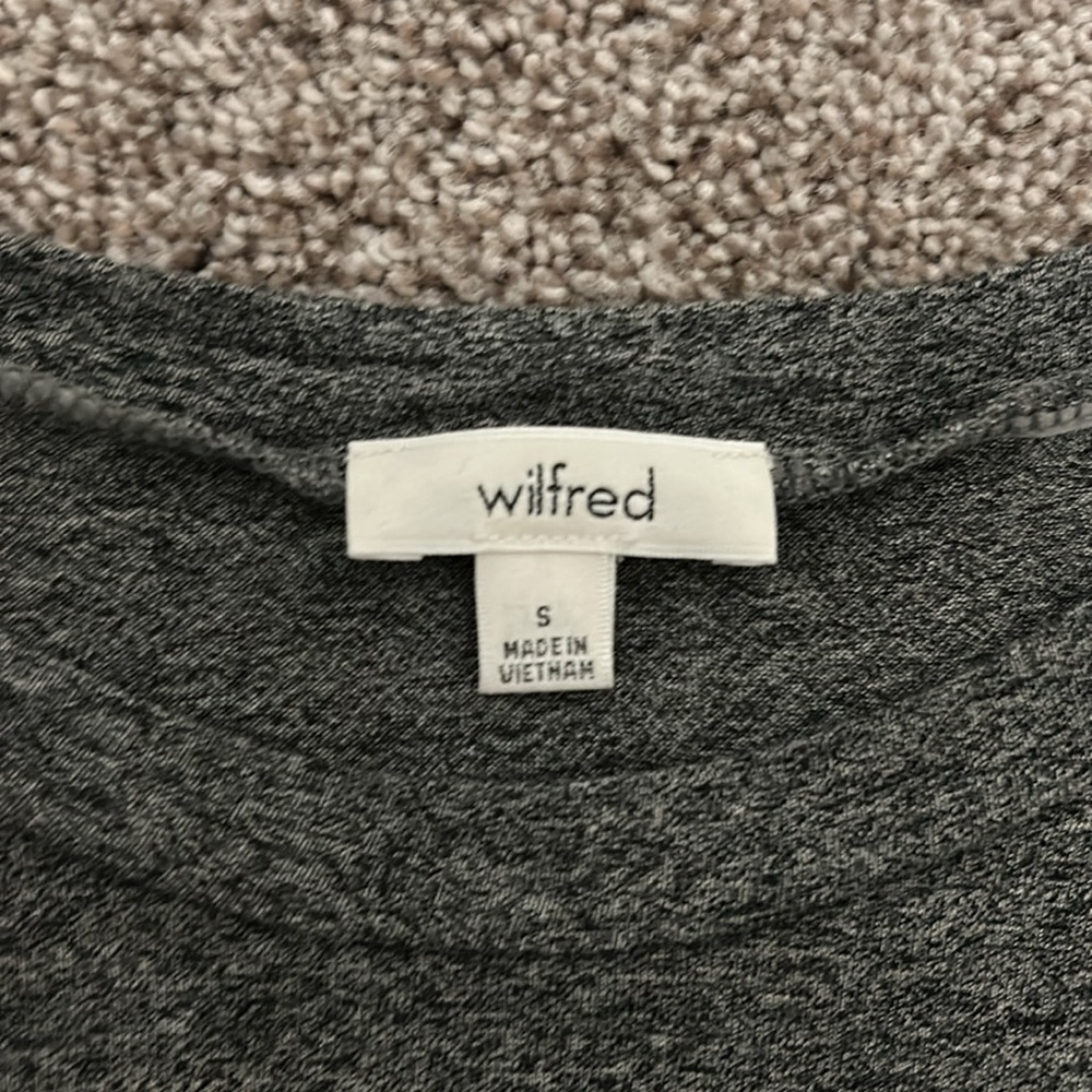 WILFRED by Aritzia Capucine split side short sleeve top *grey* - Picture 9 of 10